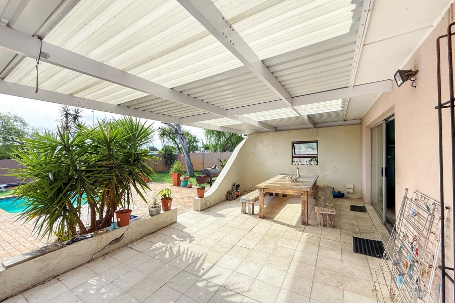 4 Bedroom Property for Sale in Bothasig Western Cape